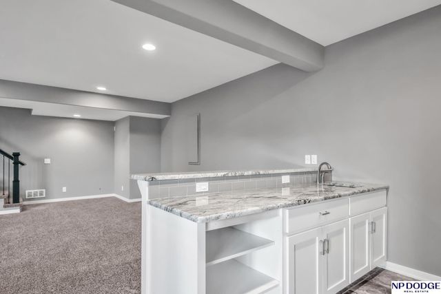 12027 Longshore Avenue, Papillion, NE 68046