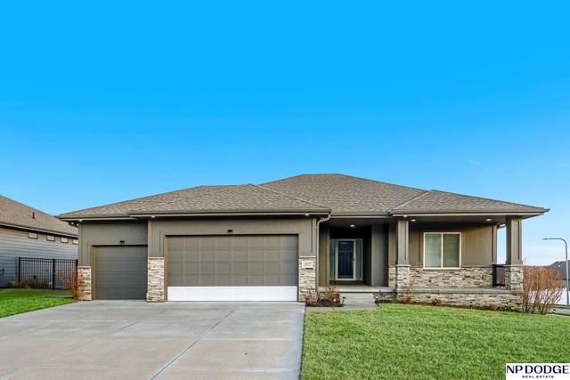 12027 Longshore Avenue, Papillion, NE 68046