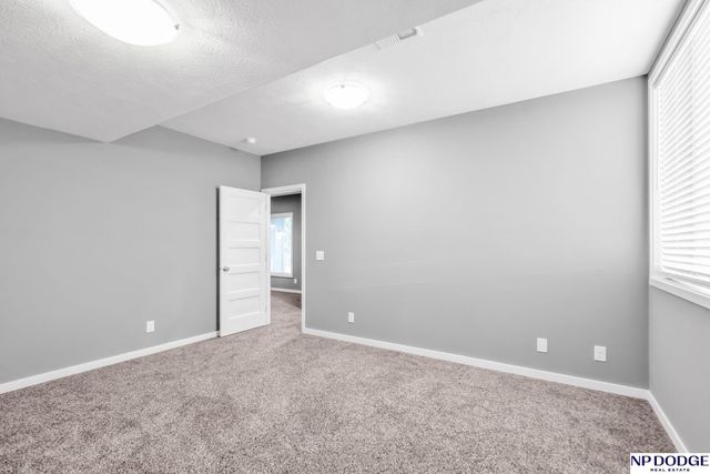 12027 Longshore Avenue, Papillion, NE 68046