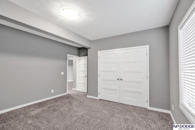 12027 Longshore Avenue, Papillion, NE 68046