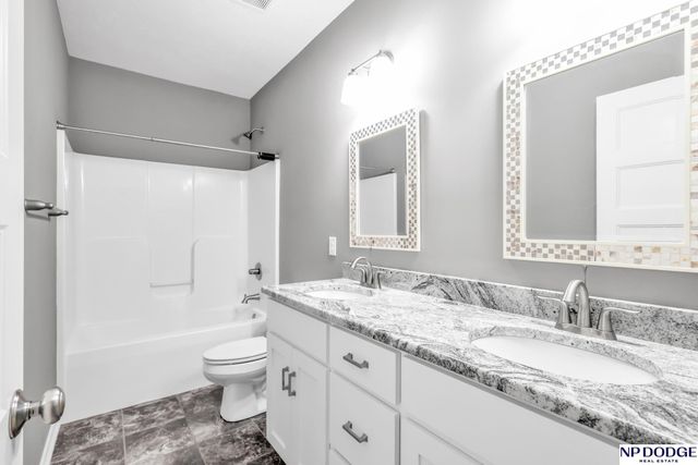 12027 Longshore Avenue, Papillion, NE 68046