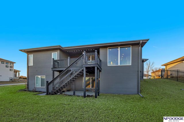 12027 Longshore Avenue, Papillion, NE 68046