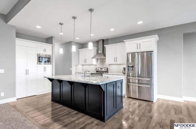 12027 Longshore Avenue, Papillion, NE 68046