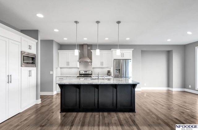 12027 Longshore Avenue, Papillion, NE 68046