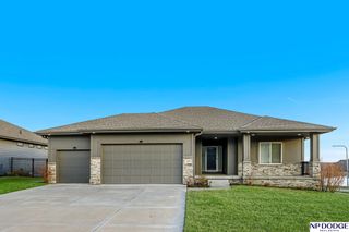 12027 Longshore Avenue, Papillion, NE 68046