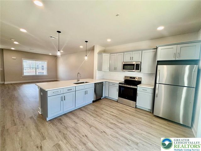 1411 Greenview Drive 21, Bethlehem City, PA 18018