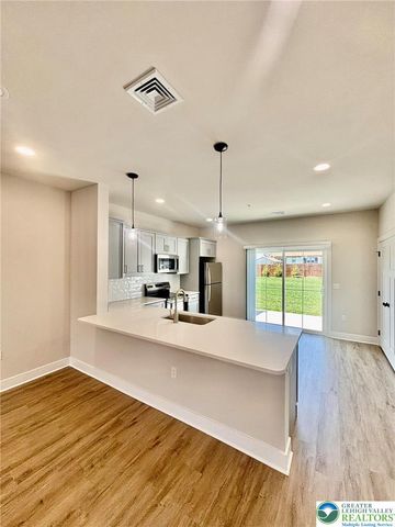 1411 Greenview Drive 21, Bethlehem City, PA 18018