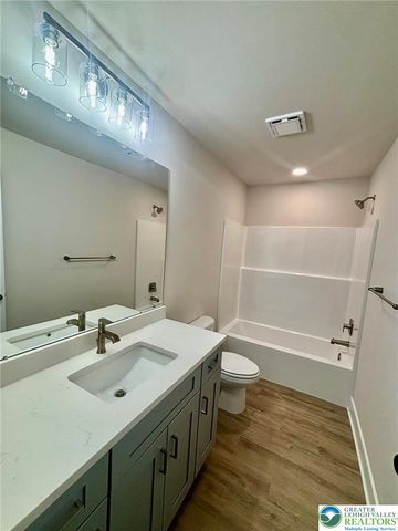 1411 Greenview Drive 21, Bethlehem City, PA 18018