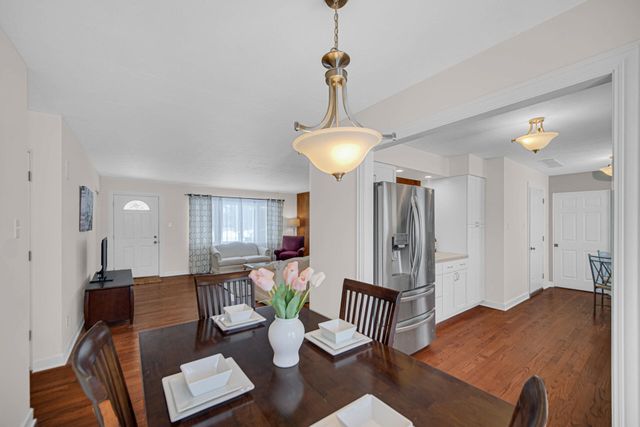 622 E 54th Avenue, Merrillville, IN 46410