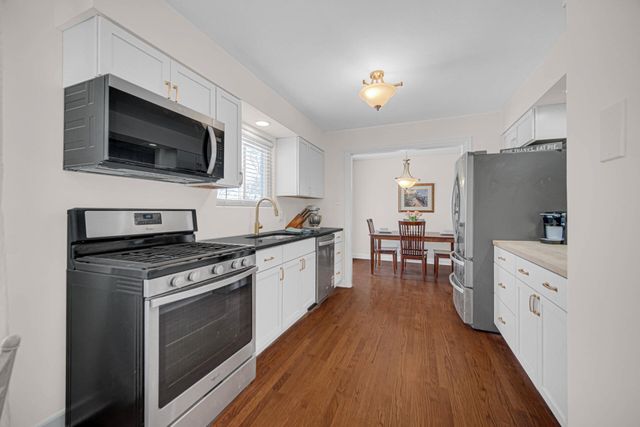 622 E 54th Avenue, Merrillville, IN 46410