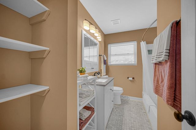 622 E 54th Avenue, Merrillville, IN 46410