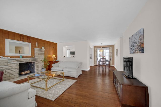 622 E 54th Avenue, Merrillville, IN 46410