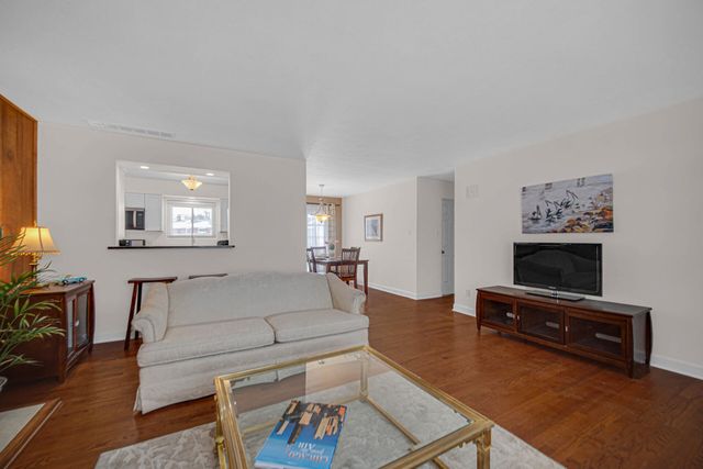 622 E 54th Avenue, Merrillville, IN 46410