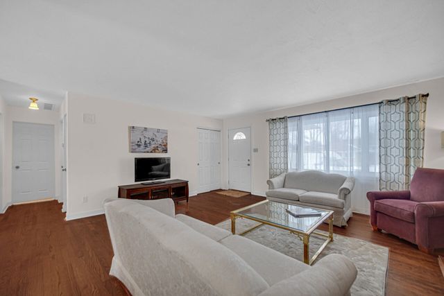 622 E 54th Avenue, Merrillville, IN 46410