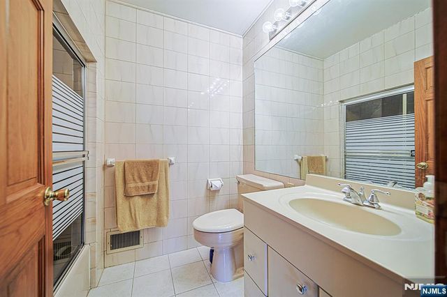 728 Lancaster Road, Ridgefield, NJ 07657