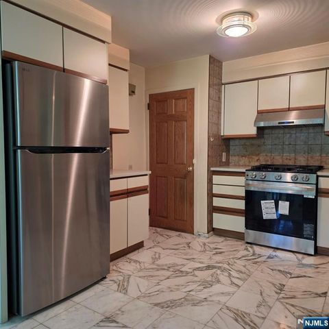 728 Lancaster Road, Ridgefield, NJ 07657