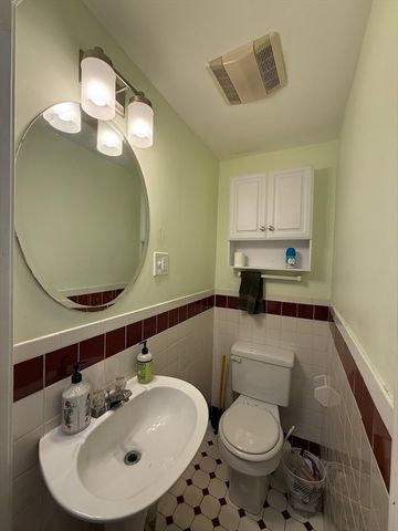 18 Pine Street 18, Newton, MA 02465