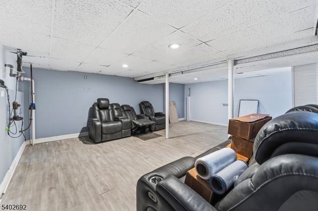 601 Fairway Rd, Linden City, NJ 07036