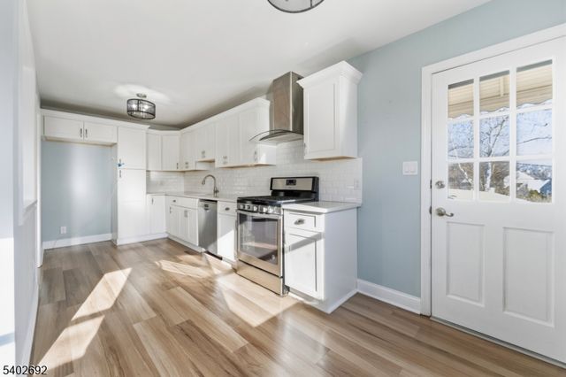 601 Fairway Rd, Linden City, NJ 07036