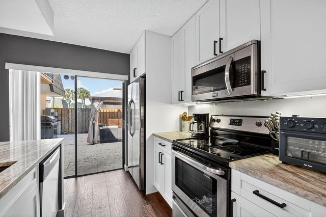 2409 24th Way, West Palm Beach, FL 33407