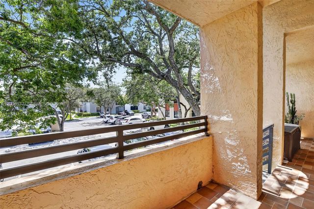 11931 NW 11th St 11931, Pembroke Pines, FL 33026