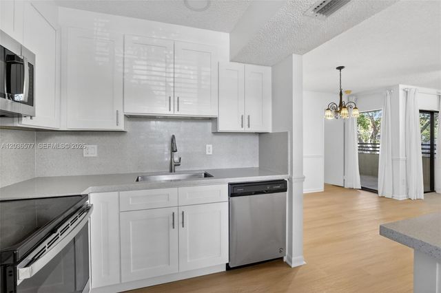 11931 NW 11th St 11931, Pembroke Pines, FL 33026