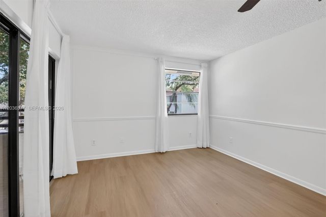 11931 NW 11th St 11931, Pembroke Pines, FL 33026