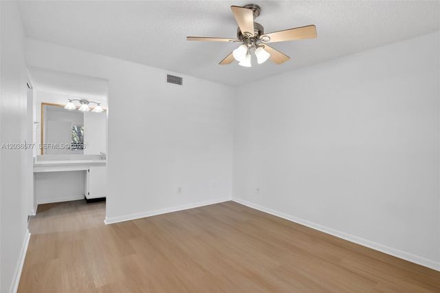 11931 NW 11th St 11931, Pembroke Pines, FL 33026