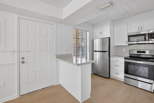 11931 NW 11th St 11931, Pembroke Pines, FL 33026