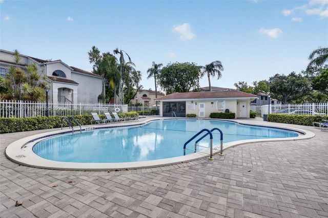 11931 NW 11th St 11931, Pembroke Pines, FL 33026