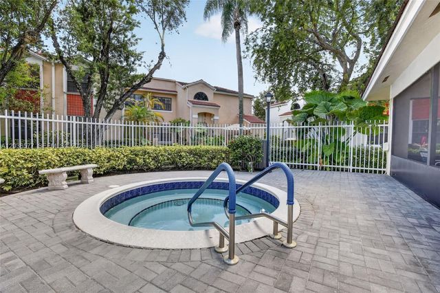 11931 NW 11th St 11931, Pembroke Pines, FL 33026