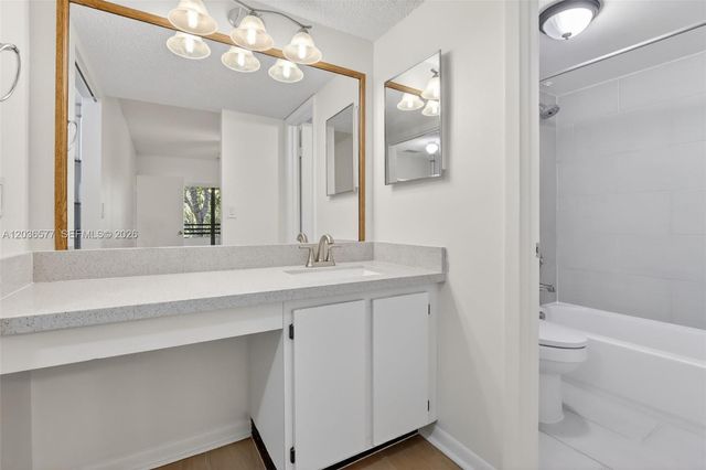 11931 NW 11th St 11931, Pembroke Pines, FL 33026