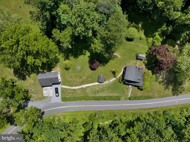 32 FURNACE RUN RD, Boyertown, PA 19512