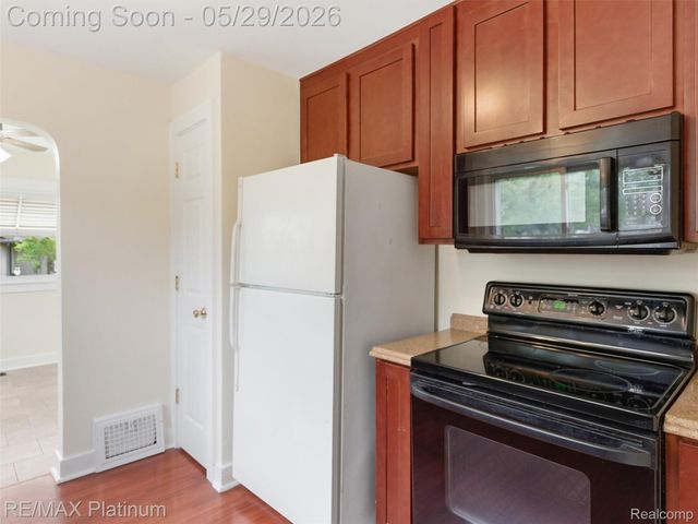 6335 Silver Lake Road, Fenton Charter Township, MI 48451