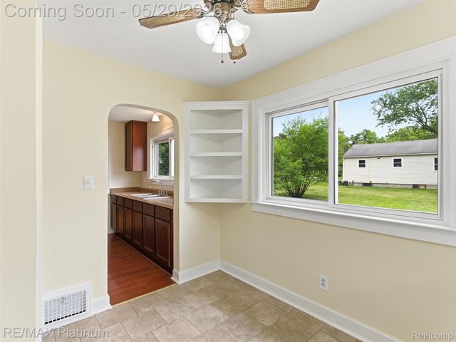 6335 Silver Lake Road, Fenton Charter Township, MI 48451