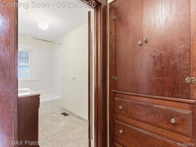 6335 Silver Lake Road, Fenton Charter Township, MI 48451