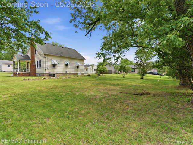 6335 Silver Lake Road, Fenton Charter Township, MI 48451