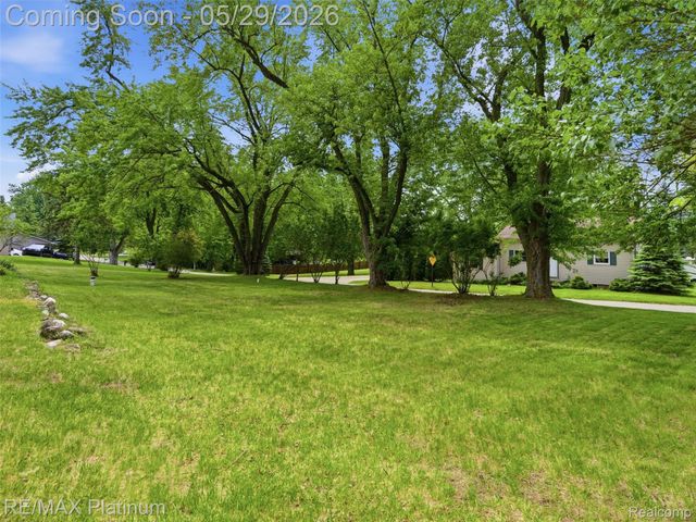 6335 Silver Lake Road, Fenton Charter Township, MI 48451