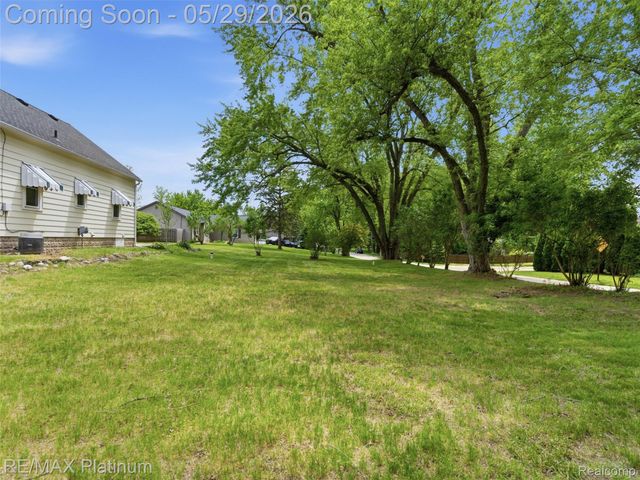 6335 Silver Lake Road, Fenton Charter Township, MI 48451