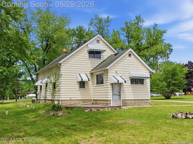6335 Silver Lake Road, Fenton Charter Township, MI 48451