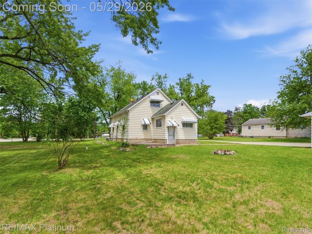 6335 Silver Lake Road, Fenton Charter Township, MI 48451