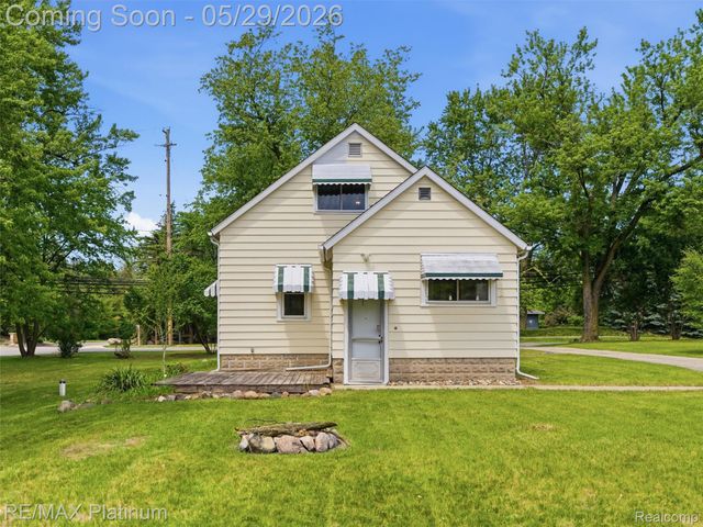 6335 Silver Lake Road, Fenton Charter Township, MI 48451