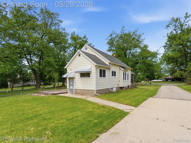 6335 Silver Lake Road, Fenton Charter Township, MI 48451