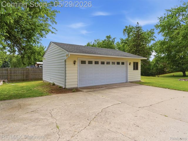 6335 Silver Lake Road, Fenton Charter Township, MI 48451
