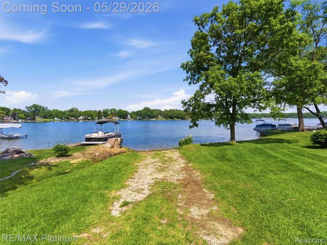 6335 Silver Lake Road, Fenton Charter Township, MI 48451