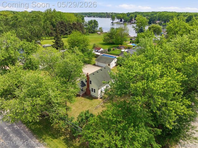 6335 Silver Lake Road, Fenton Charter Township, MI 48451