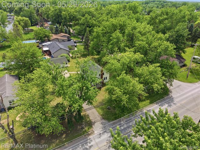 6335 Silver Lake Road, Fenton Charter Township, MI 48451