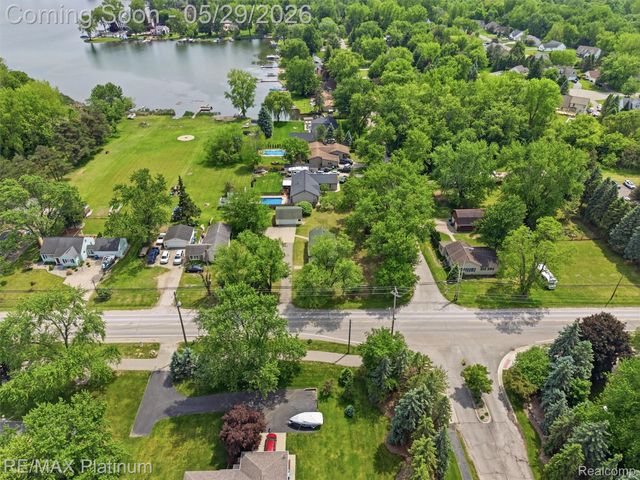 6335 Silver Lake Road, Fenton Charter Township, MI 48451