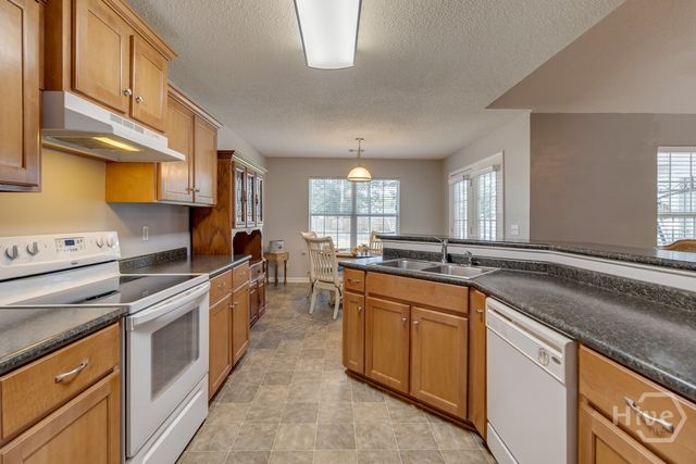 285 Creekside Circle, Ellabell, GA 31308