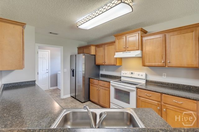 285 Creekside Circle, Ellabell, GA 31308